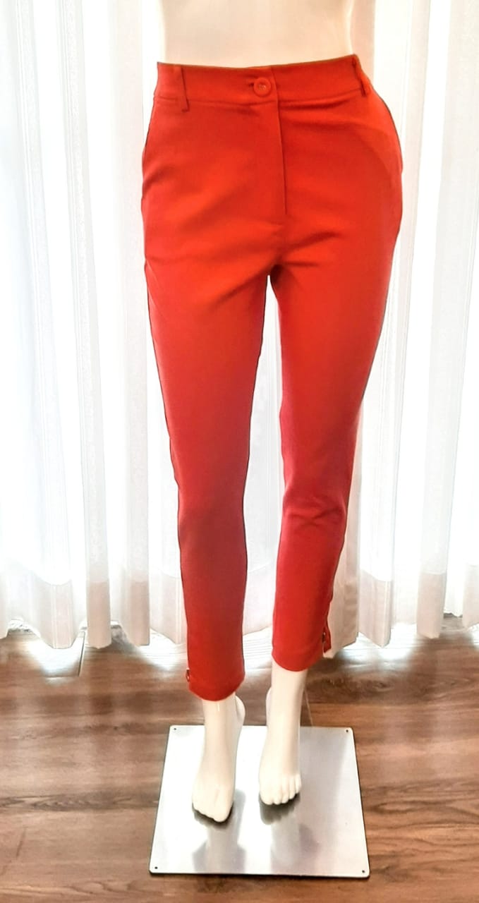 Calça Alfaiataria com Detalhe de Zíper na Perna