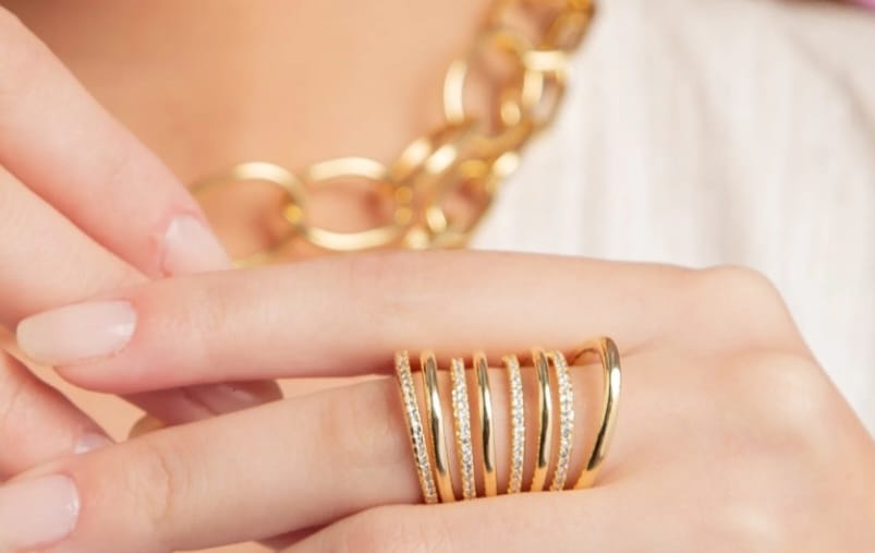 Anel ouro com zircônia semijoia 18K