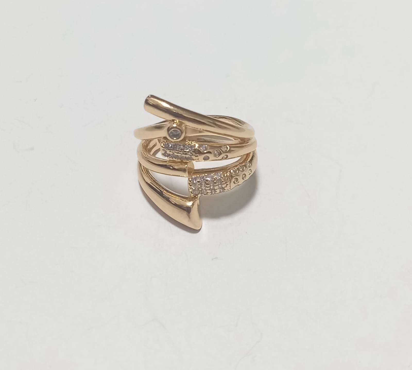 Anel ouro cravejado com zircônia semijoia 18K