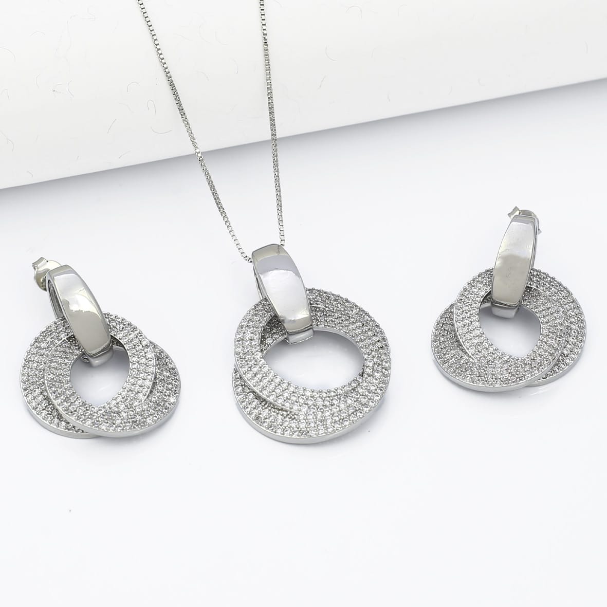 Conjunto prata com pedraria em zircônia