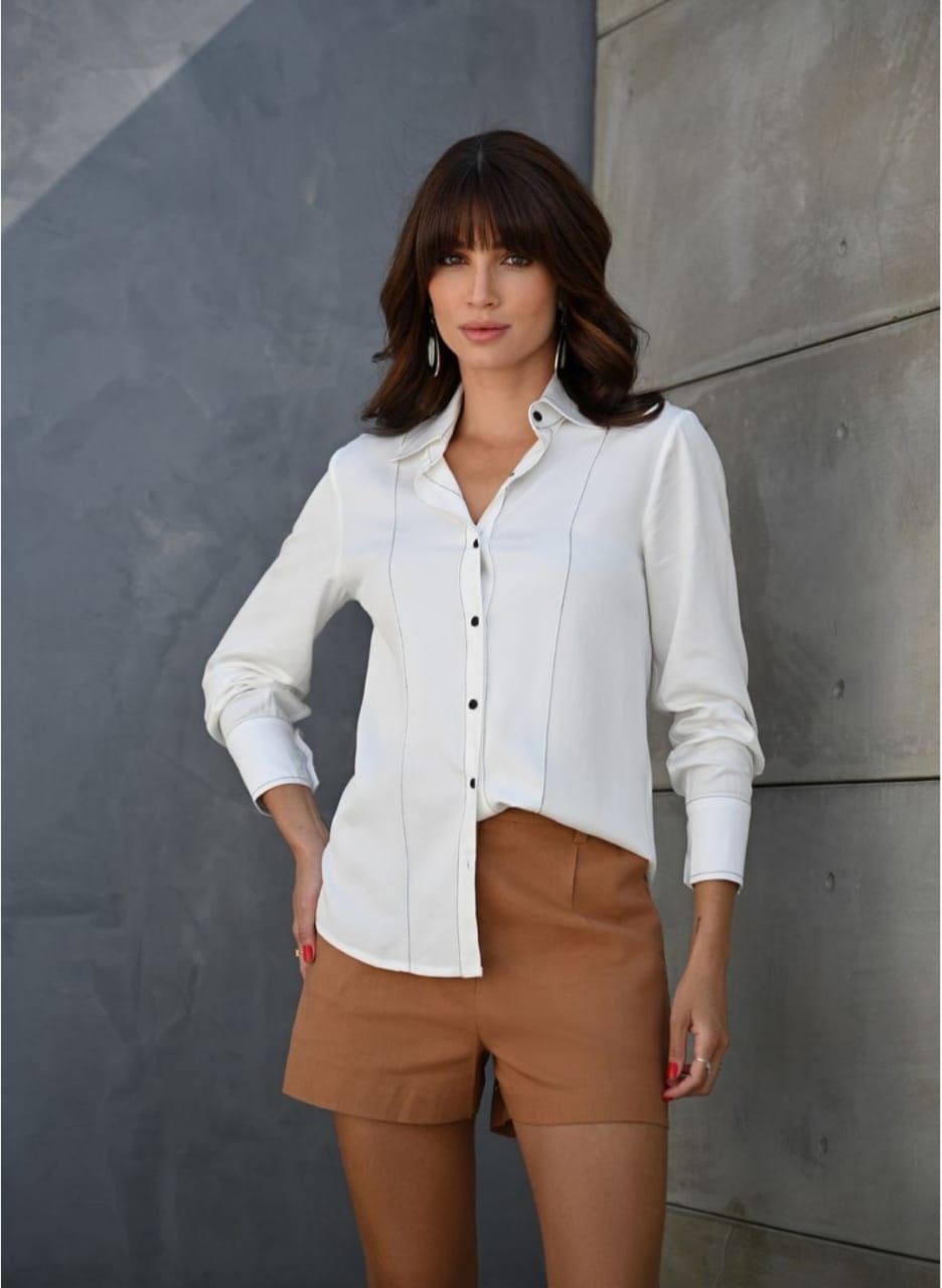 Camisa Branca com Costura Preta