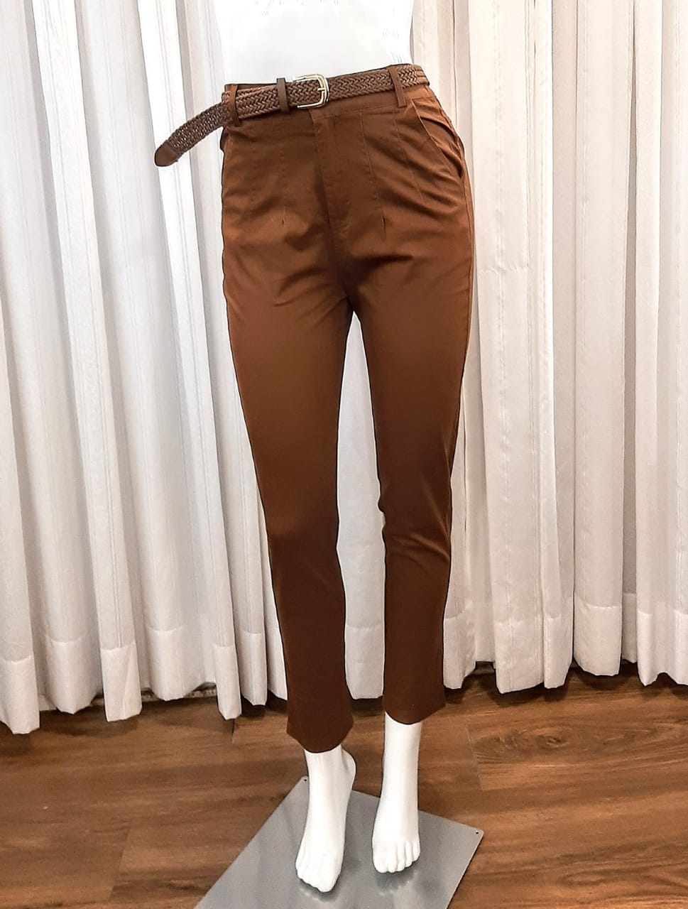 Calça Alfaiataria com Cinto