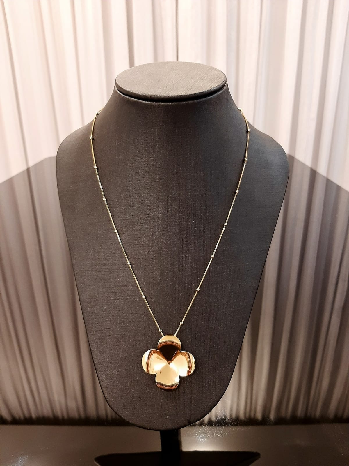 Colar orgânico flor ouro semijoia 18K